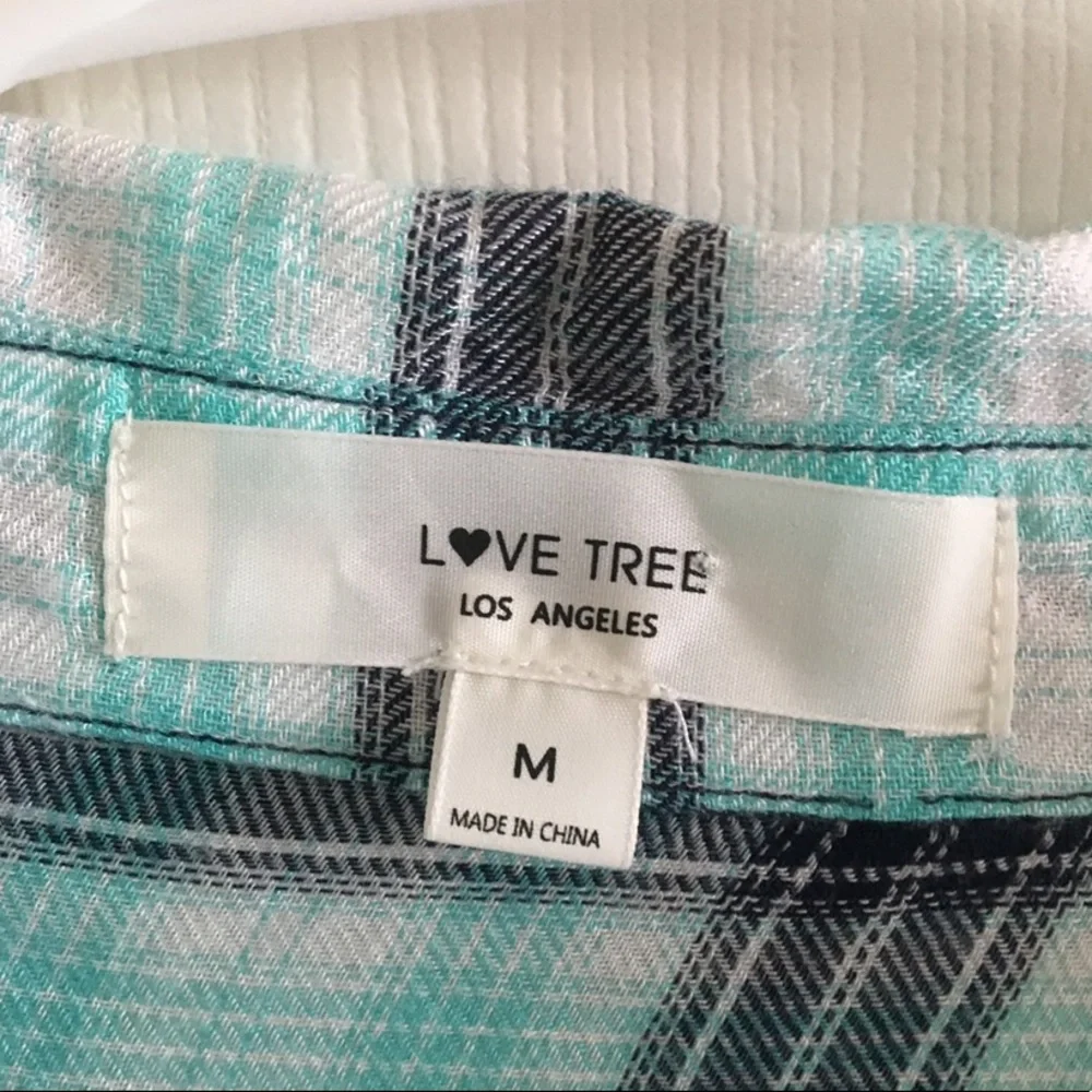 Love Tree Blue Plaid Button Down Front Pocket Shirt Size Medium - Picture 5 of 5
